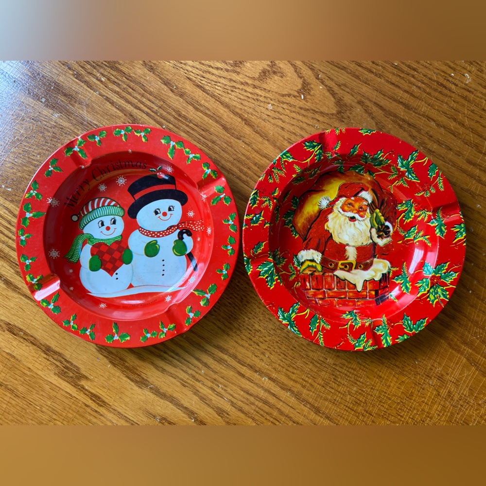 Vintage Metal McCrory Corp Christmas Ashtrays (2)